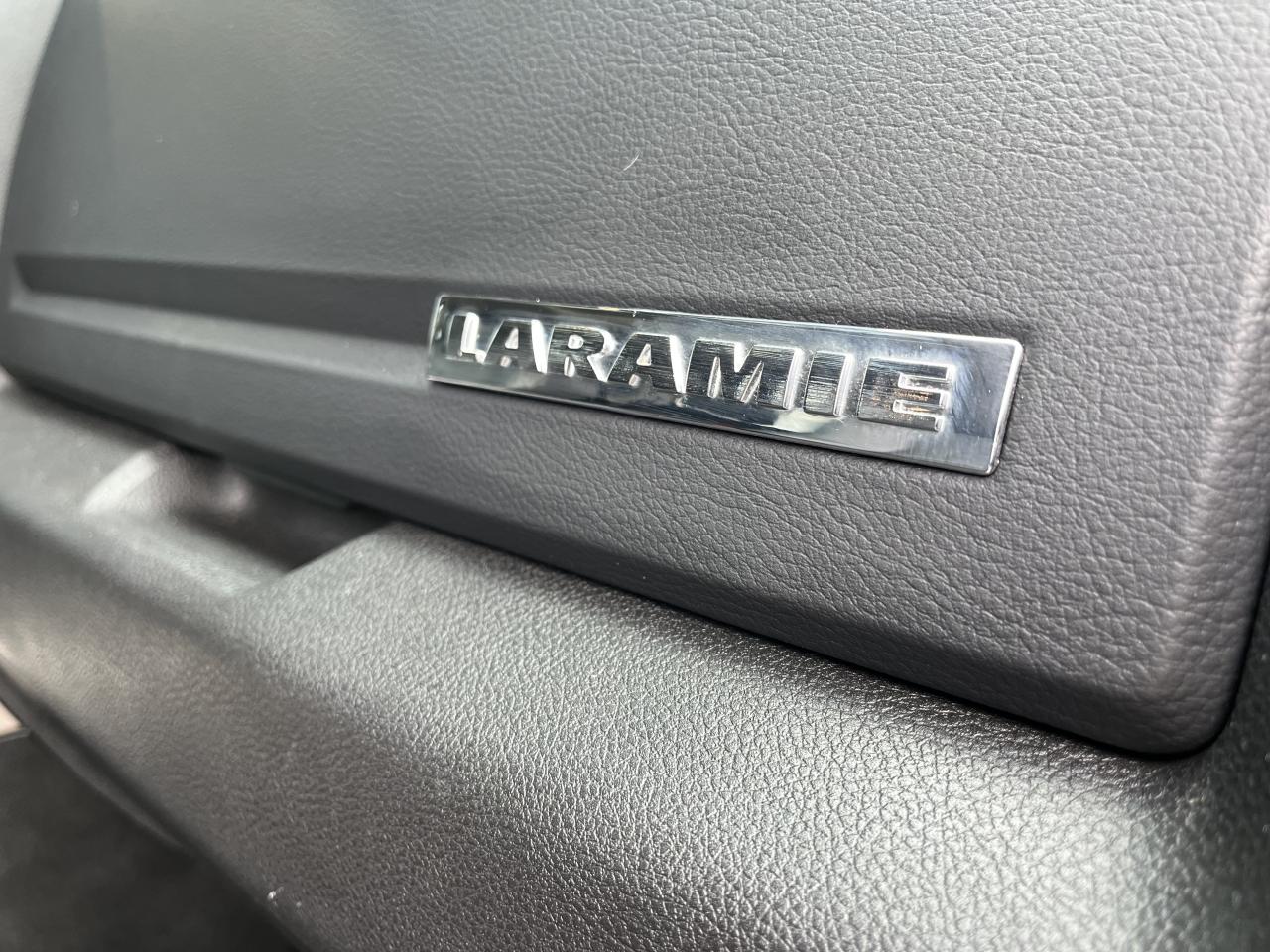 DODGE RAM 1500 CREW CAB LARAMIE AIR 5 PLACES