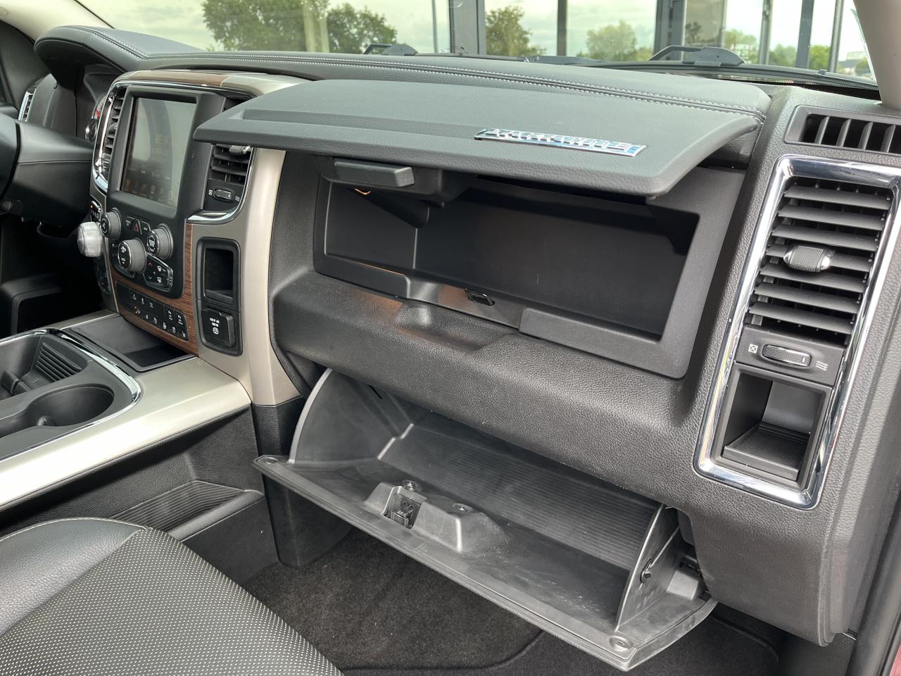 DODGE RAM 1500 CREW CAB LARAMIE AIR 5 PLACES