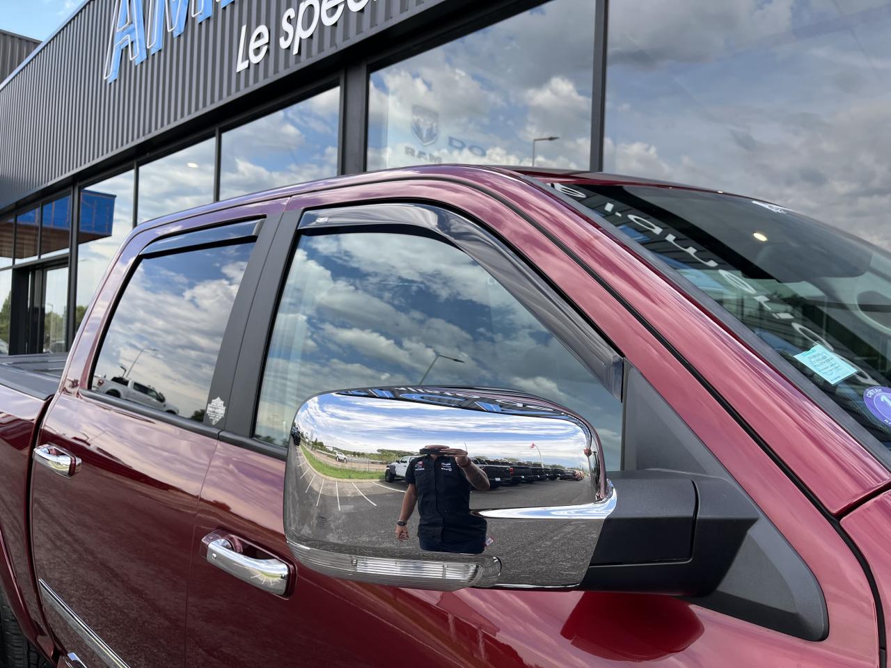 DODGE RAM 1500 CREW CAB LARAMIE AIR 5 PLACES