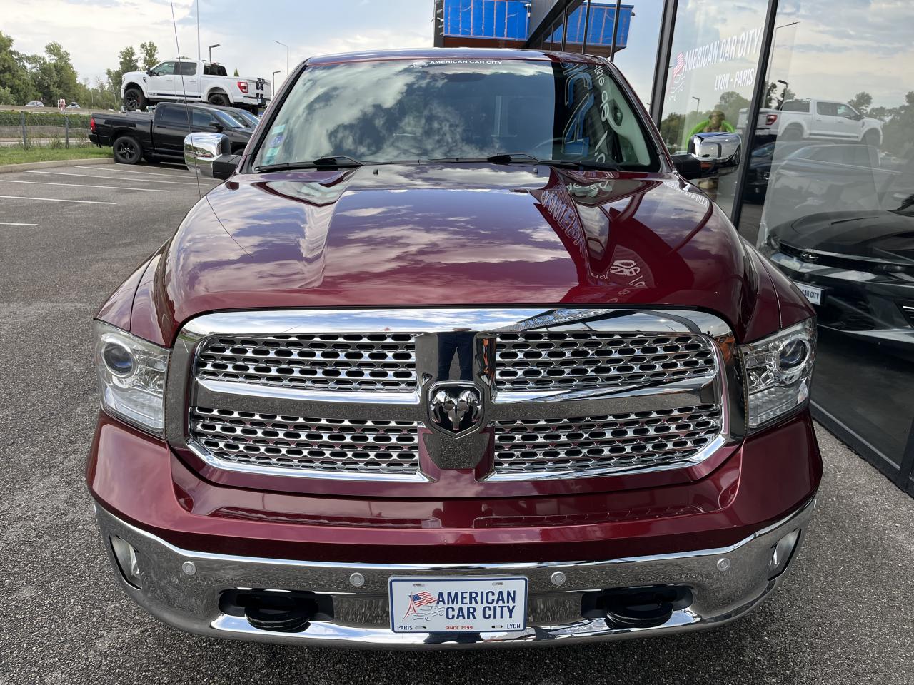 DODGE RAM 1500 CREW CAB LARAMIE AIR 5 PLACES
