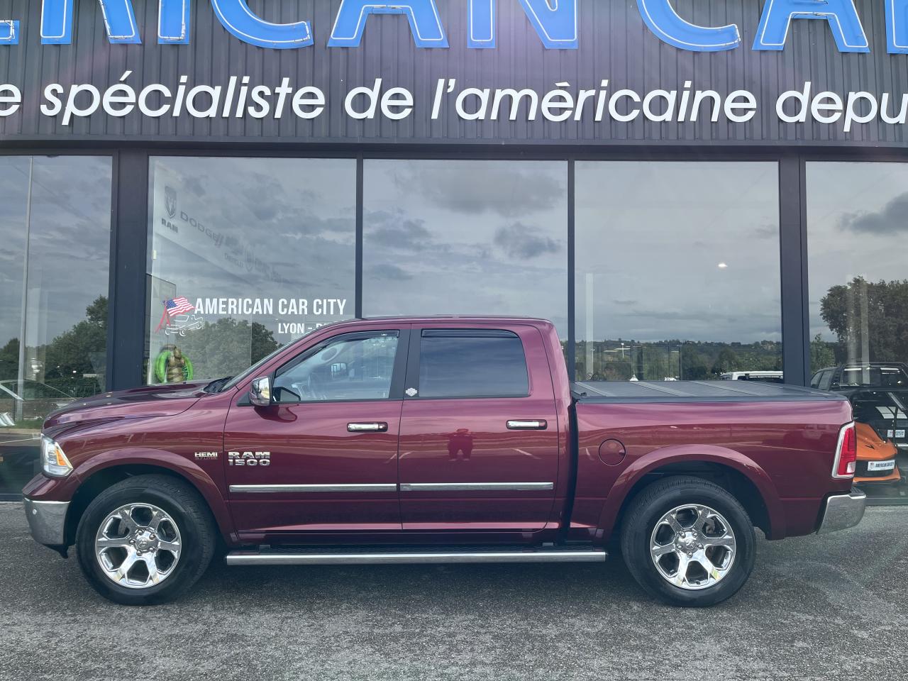 DODGE RAM 1500 CREW CAB LARAMIE AIR 5 PLACES