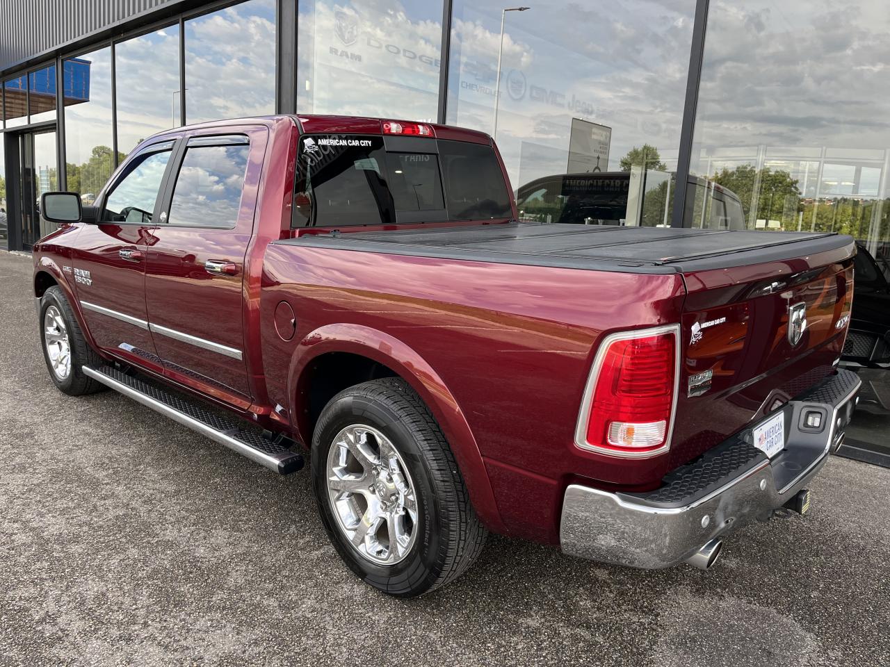 DODGE RAM 1500 CREW CAB LARAMIE AIR 5 PLACES