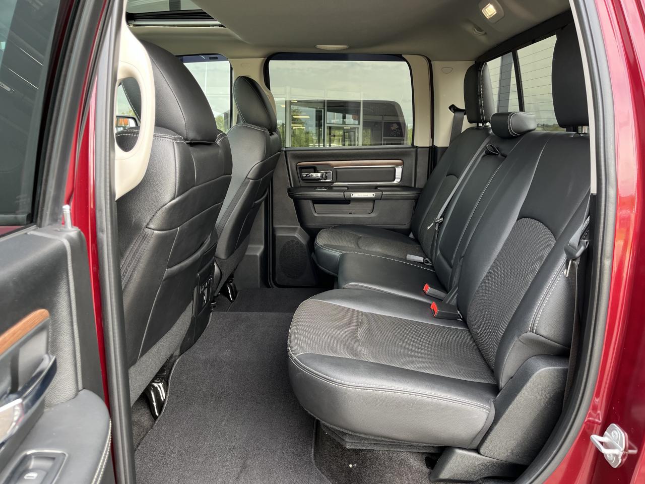 DODGE RAM 1500 CREW CAB LARAMIE AIR 5 PLACES