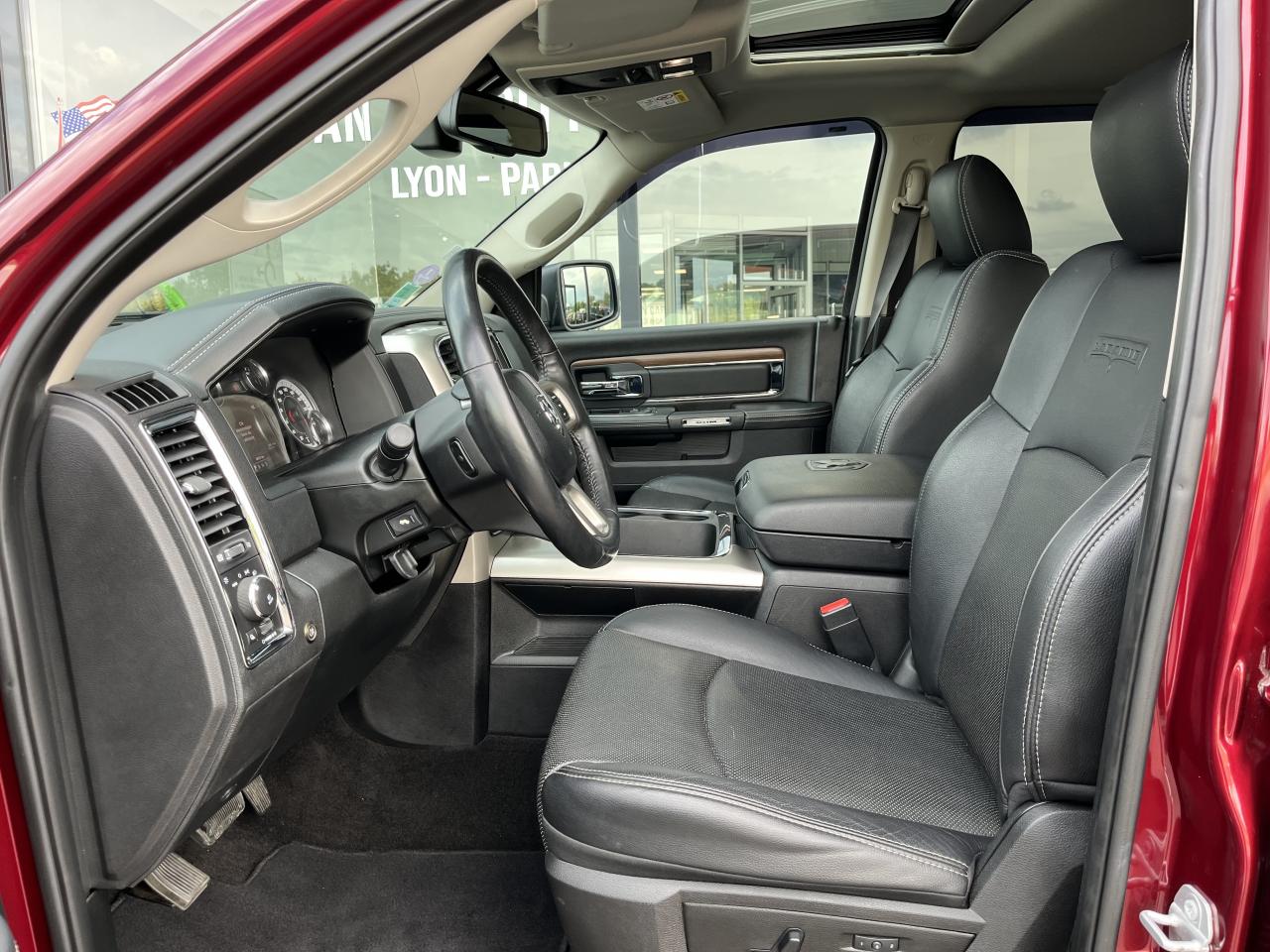 DODGE RAM 1500 CREW CAB LARAMIE AIR 5 PLACES