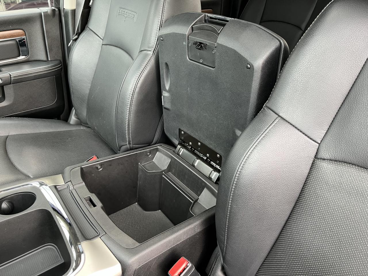 DODGE RAM 1500 CREW CAB LARAMIE AIR 5 PLACES