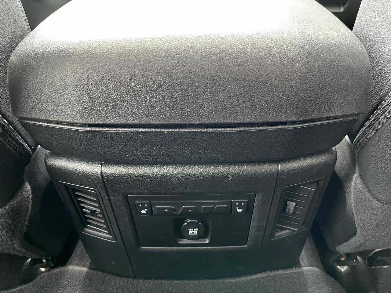 DODGE RAM 1500 CREW CAB LARAMIE AIR 5 PLACES