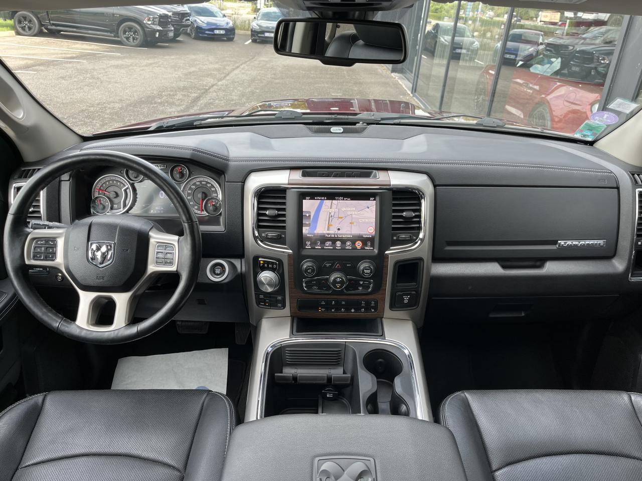 DODGE RAM 1500 CREW CAB LARAMIE AIR 5 PLACES