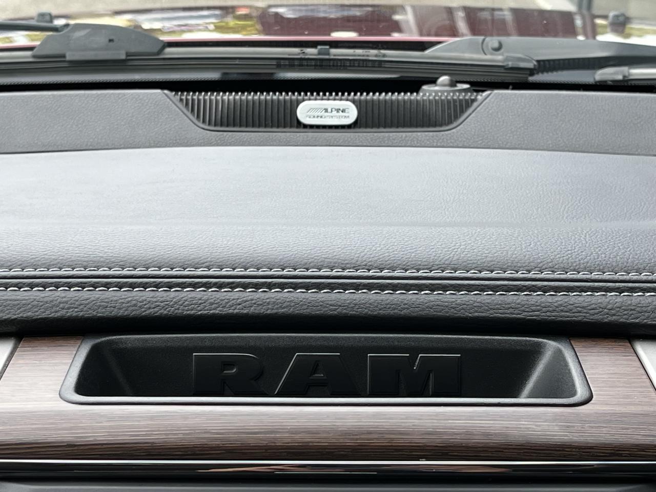 DODGE RAM 1500 CREW CAB LARAMIE AIR 5 PLACES