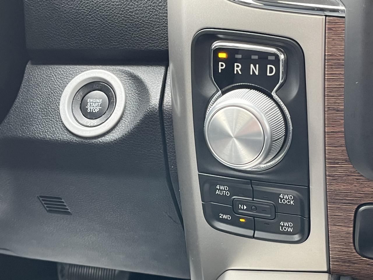 DODGE RAM 1500 CREW CAB LARAMIE AIR 5 PLACES