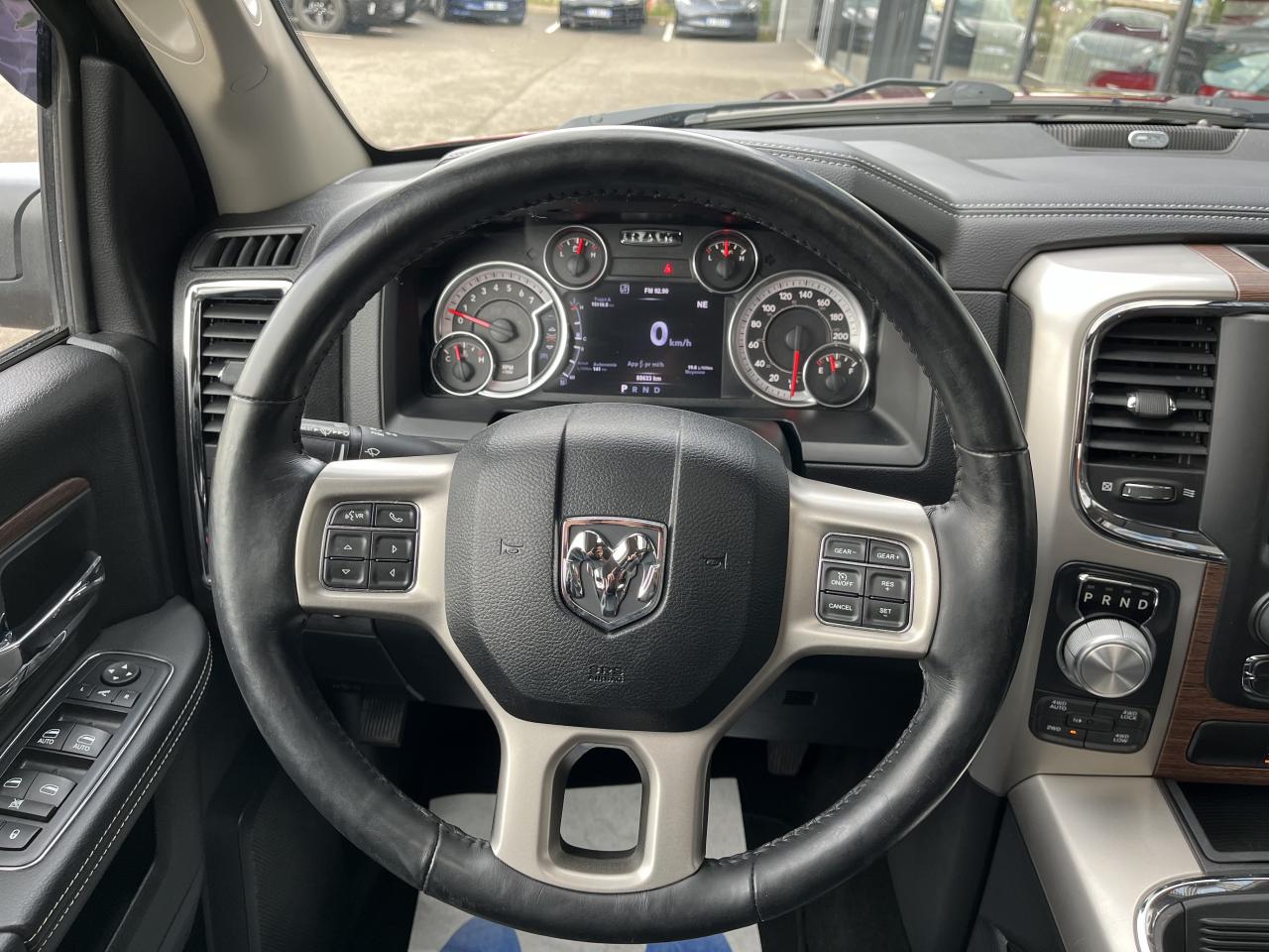 DODGE RAM 1500 CREW CAB LARAMIE AIR 5 PLACES