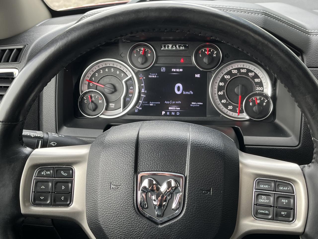 DODGE RAM 1500 CREW CAB LARAMIE AIR 5 PLACES