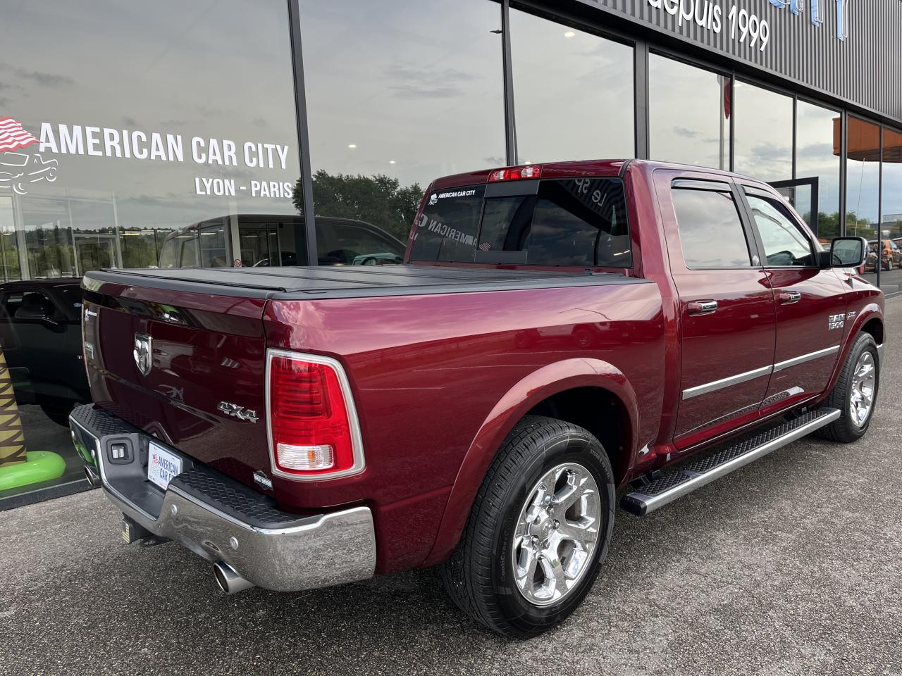 DODGE RAM 1500 CREW CAB LARAMIE AIR 5 PLACES