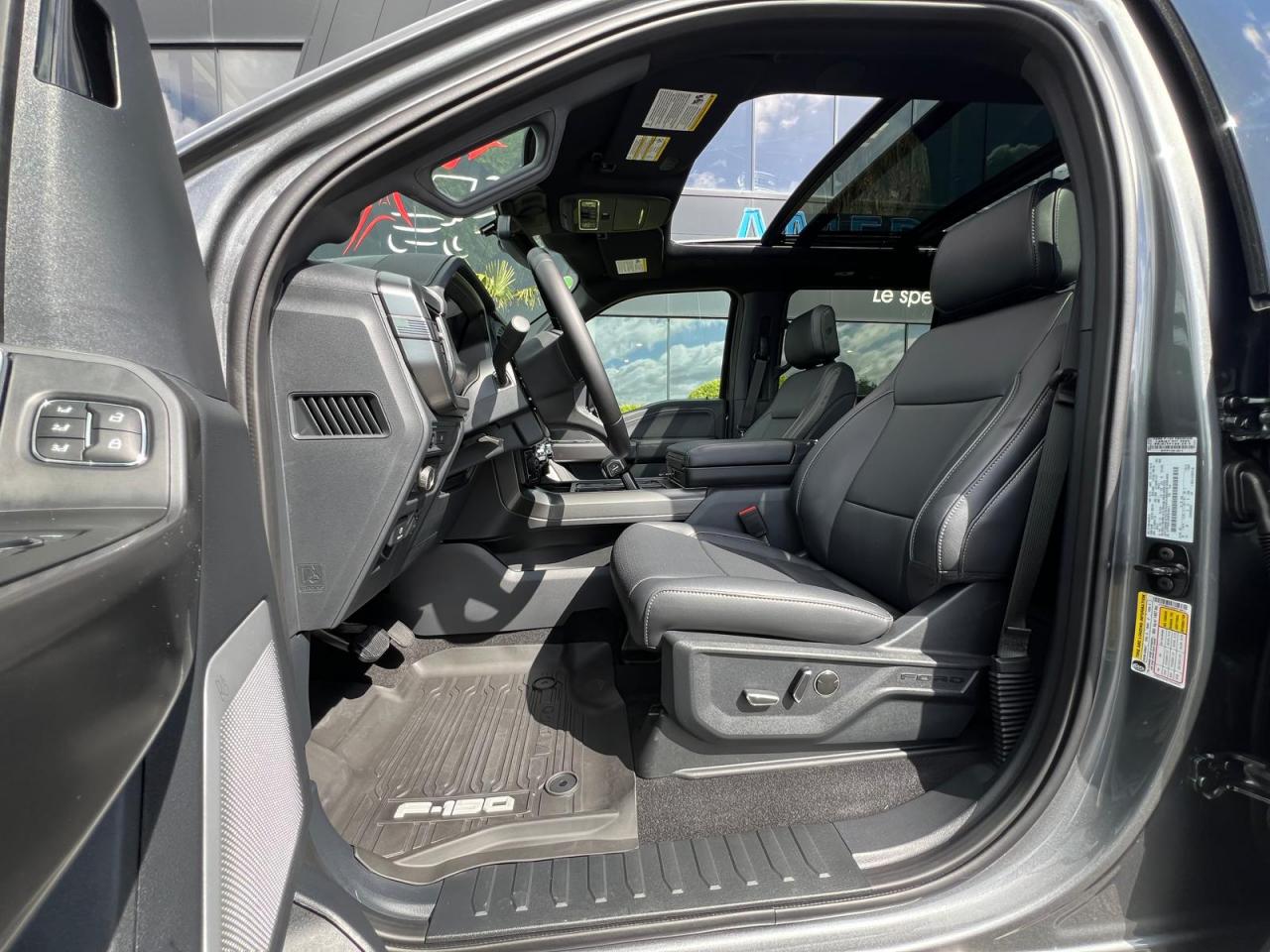 FORD F150 Supercrew LARIAT Black Package V8 5.0L