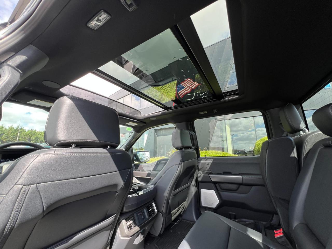 FORD F150 Supercrew LARIAT Black Package V8 5.0L