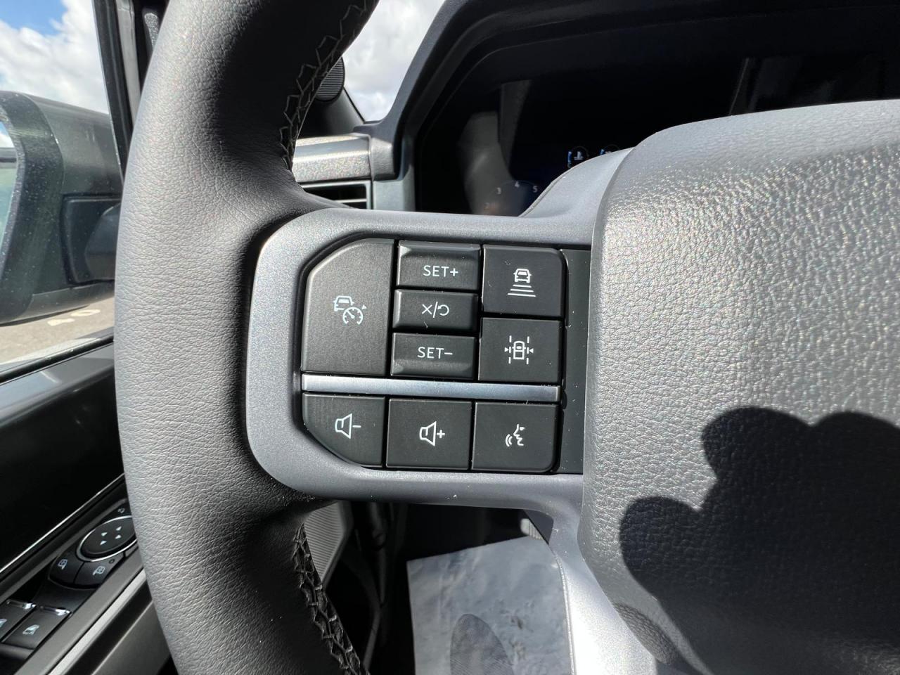 FORD F150 Supercrew LARIAT Black Package V8 5.0L