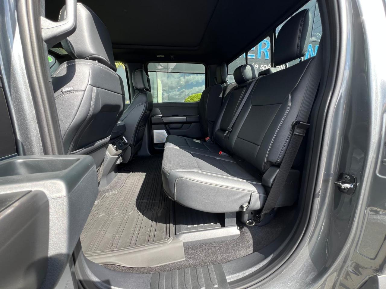 FORD F150 Supercrew LARIAT Black Package V8 5.0L