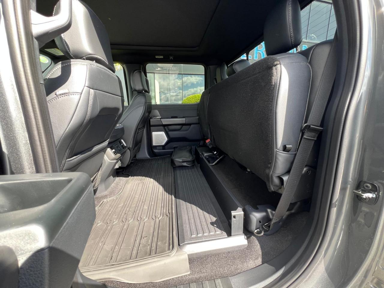 FORD F150 Supercrew LARIAT Black Package V8 5.0L