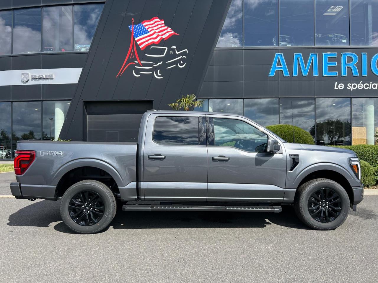 FORD F150 Supercrew LARIAT Black Package V8 5.0L