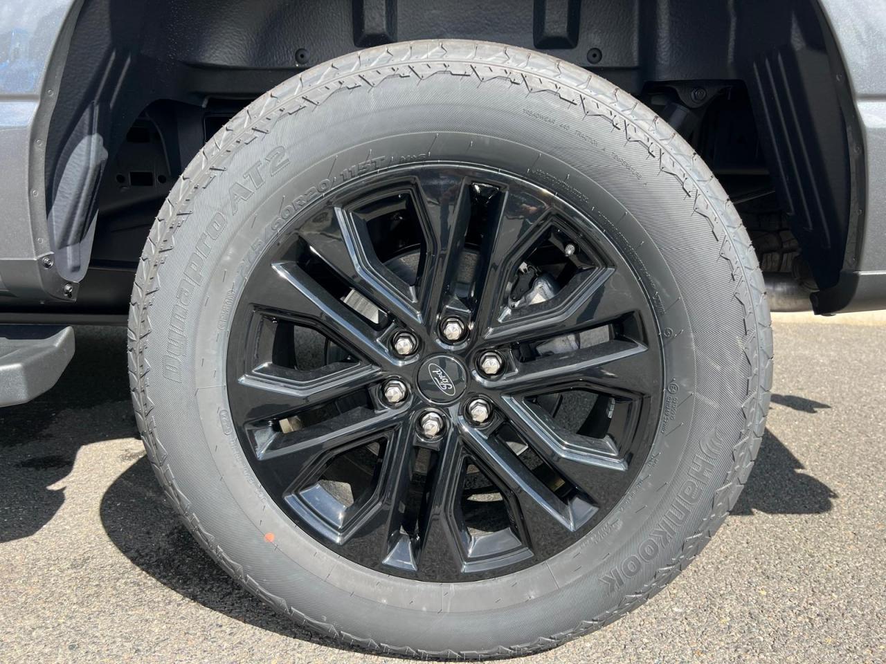 FORD F150 Supercrew LARIAT Black Package V8 5.0L