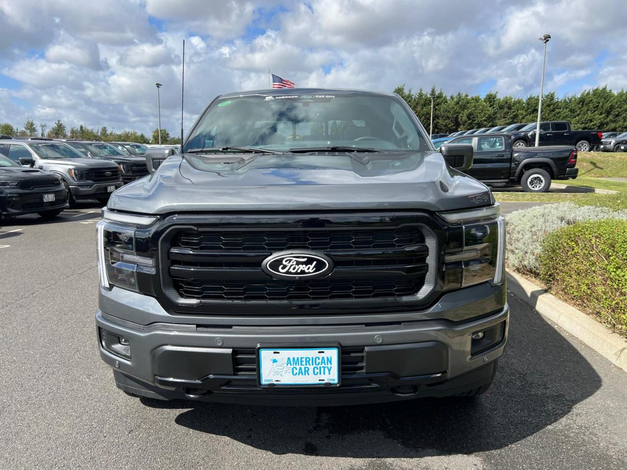 FORD F150 Supercrew LARIAT Black Package V8 5.0L