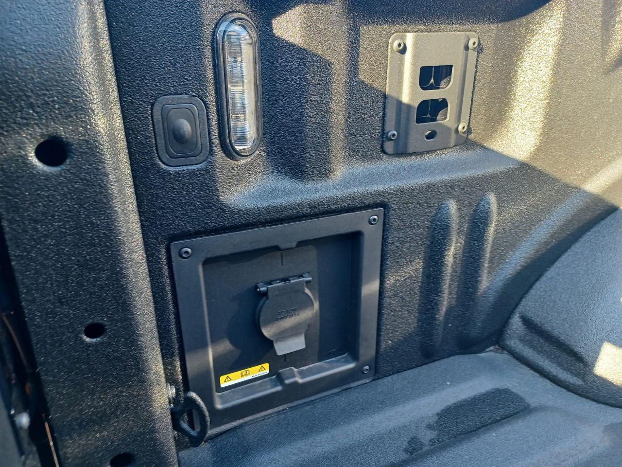 FORD F150 Supercrew LARIAT Black Package V8 5.0L