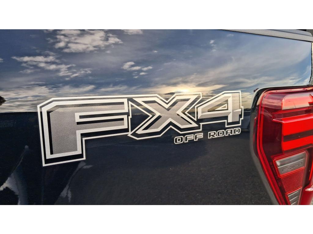 FORD F150 Supercrew LARIAT Black Package V8 5.0L