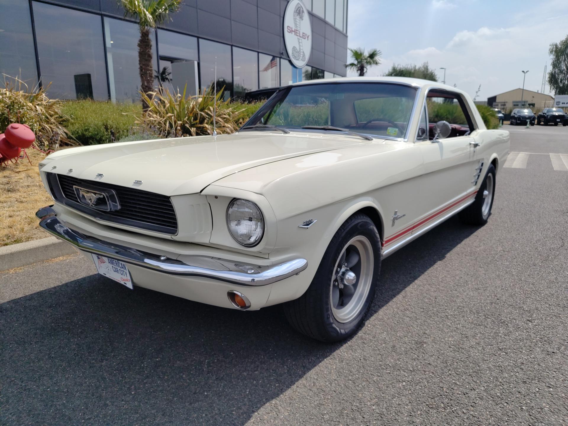 FORD MUSTANG