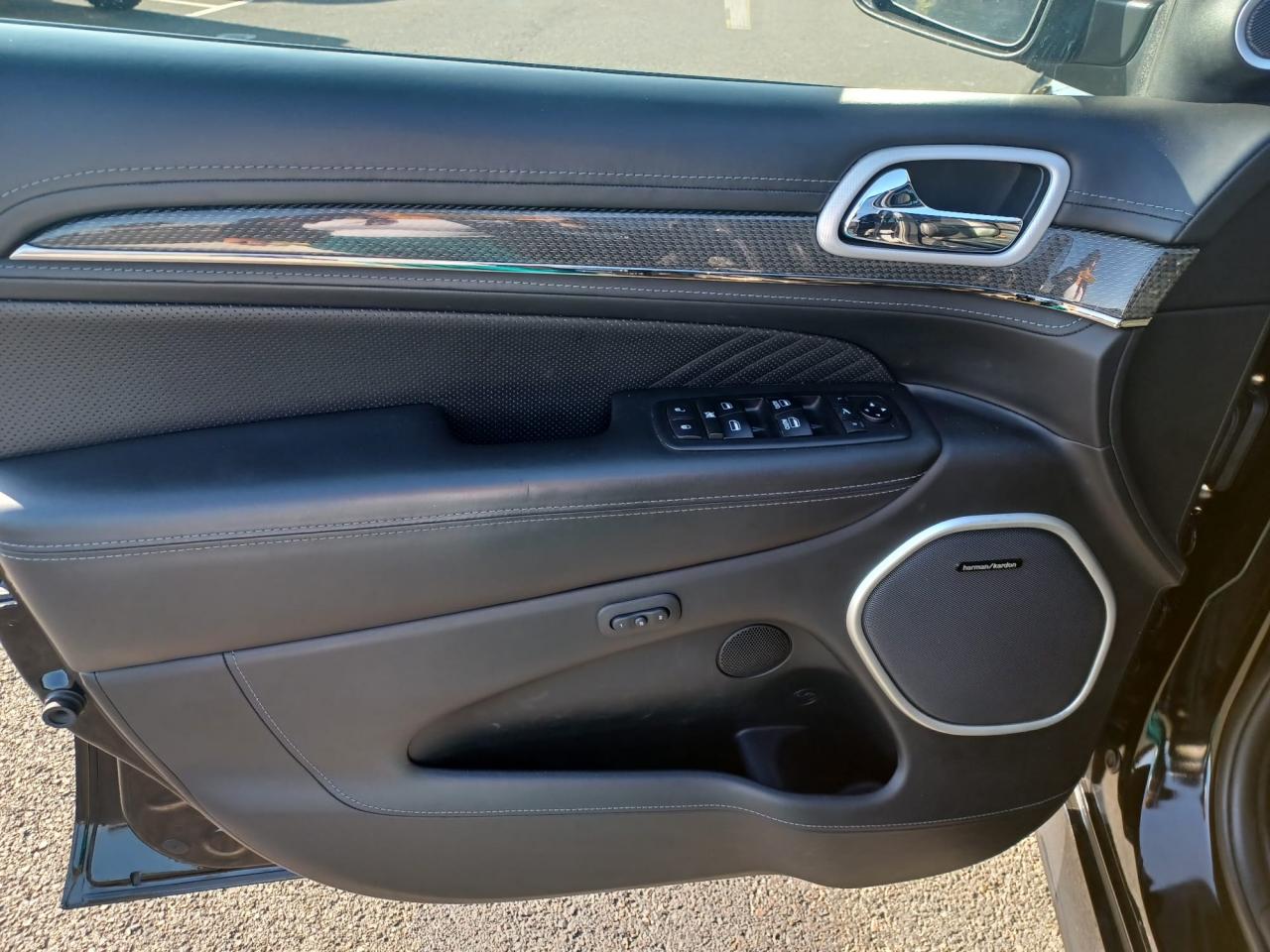 JEEP GRAND CHEROKEE TRACKHAWK v8 6.2L