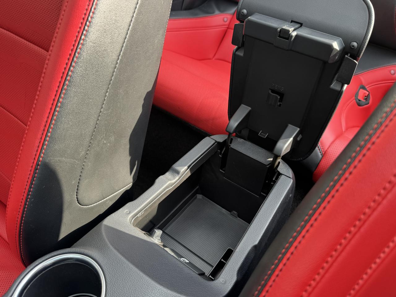 FORD MUSTANG GT CABRIOLET V8 5.0L - PAS DE MALUS