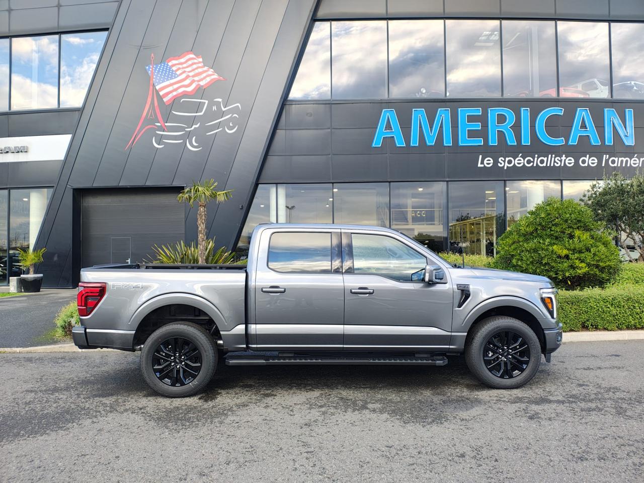 FORD F150 Supercrew LARIAT Black Package V8 5.0L