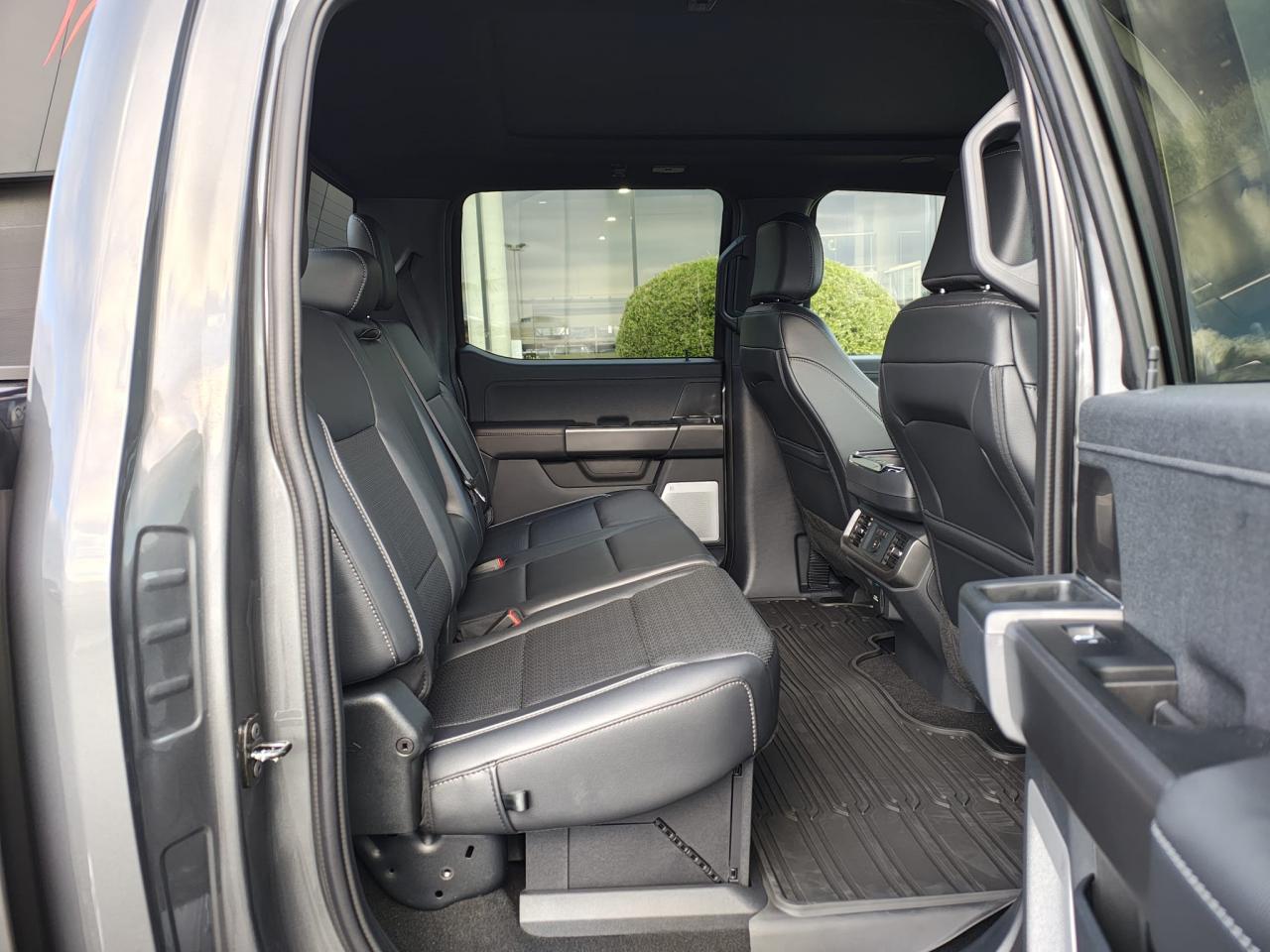 FORD F150 Supercrew LARIAT Black Package V8 5.0L