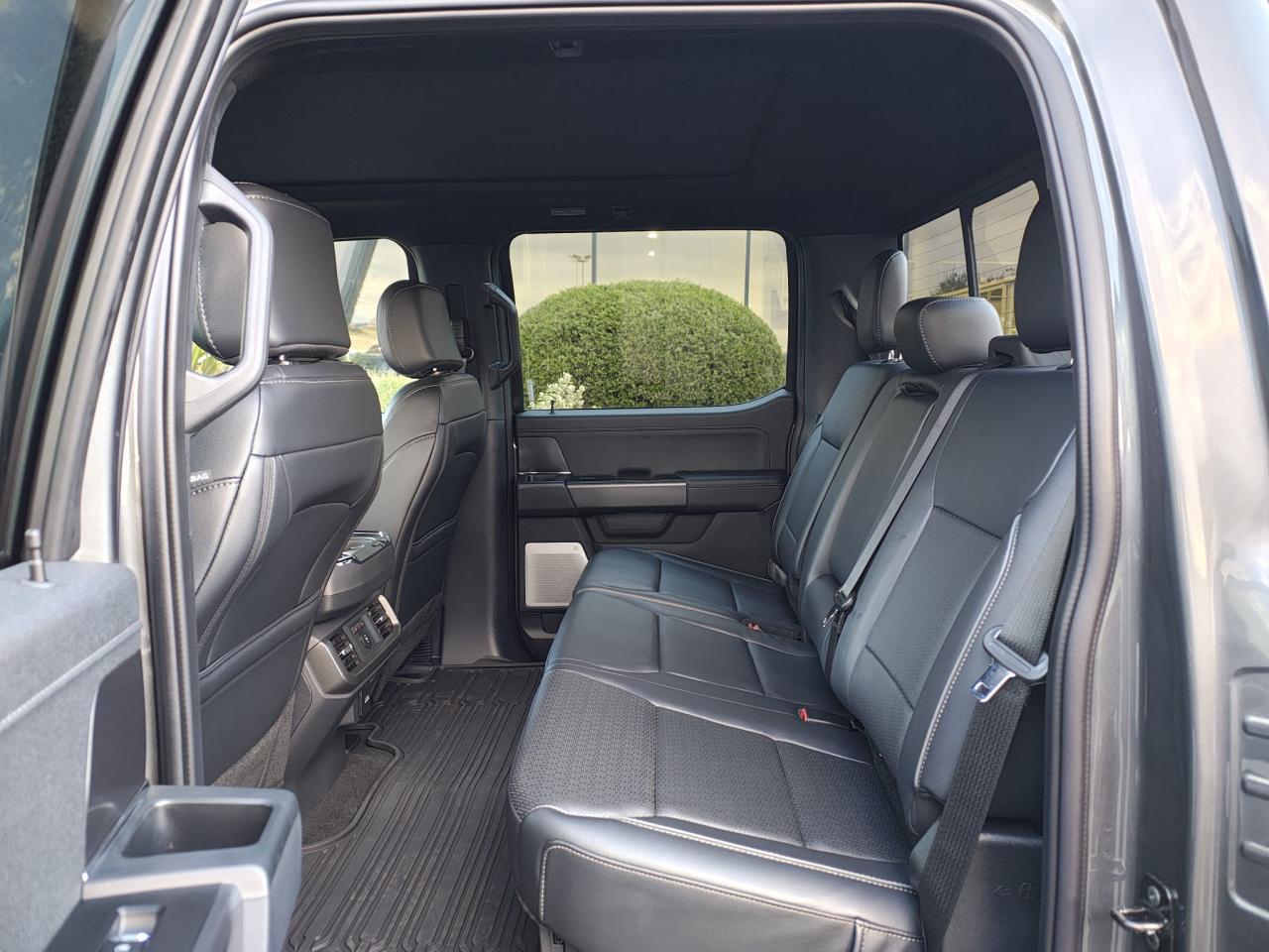 FORD F150 Supercrew LARIAT Black Package V8 5.0L