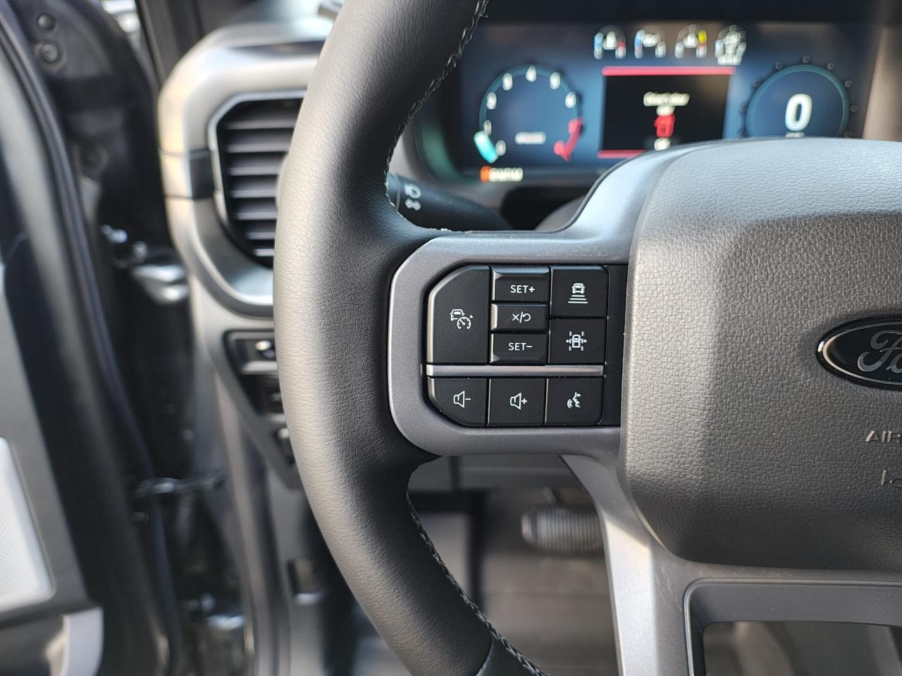 FORD F150 Supercrew LARIAT Black Package V8 5.0L