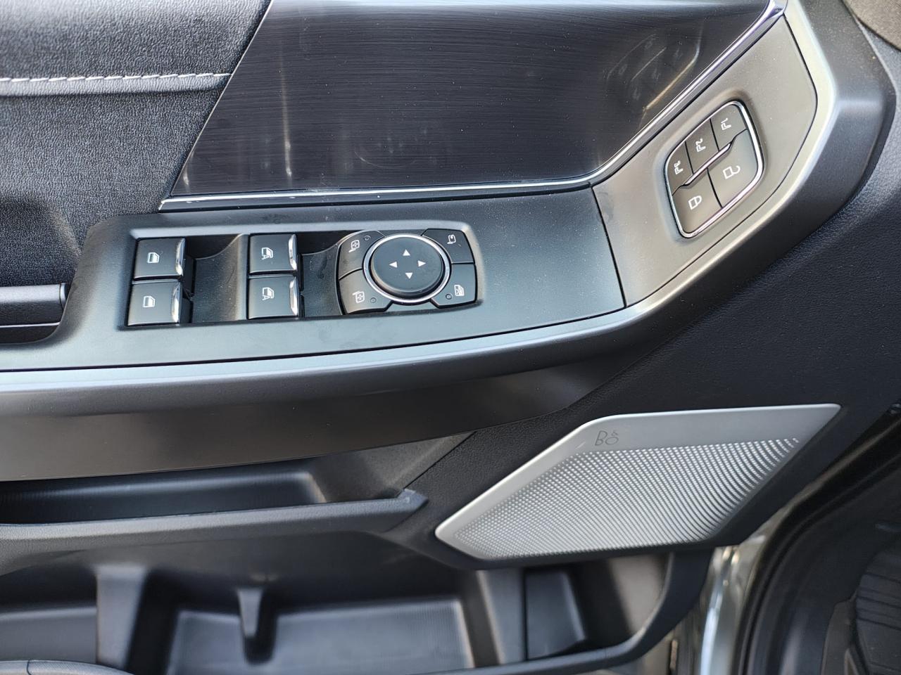 FORD F150 Supercrew LARIAT Black Package V8 5.0L