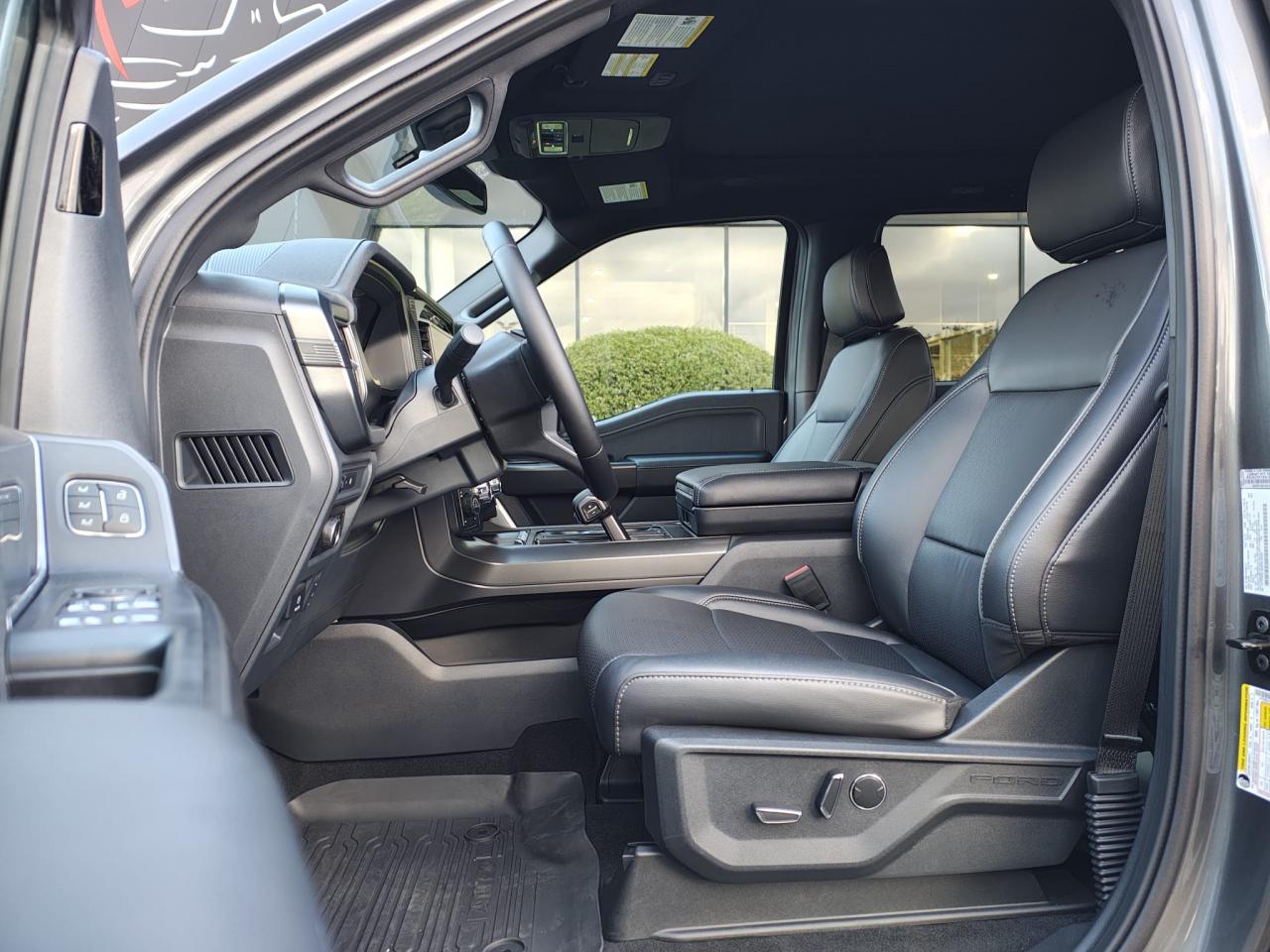 FORD F150 Supercrew LARIAT Black Package V8 5.0L