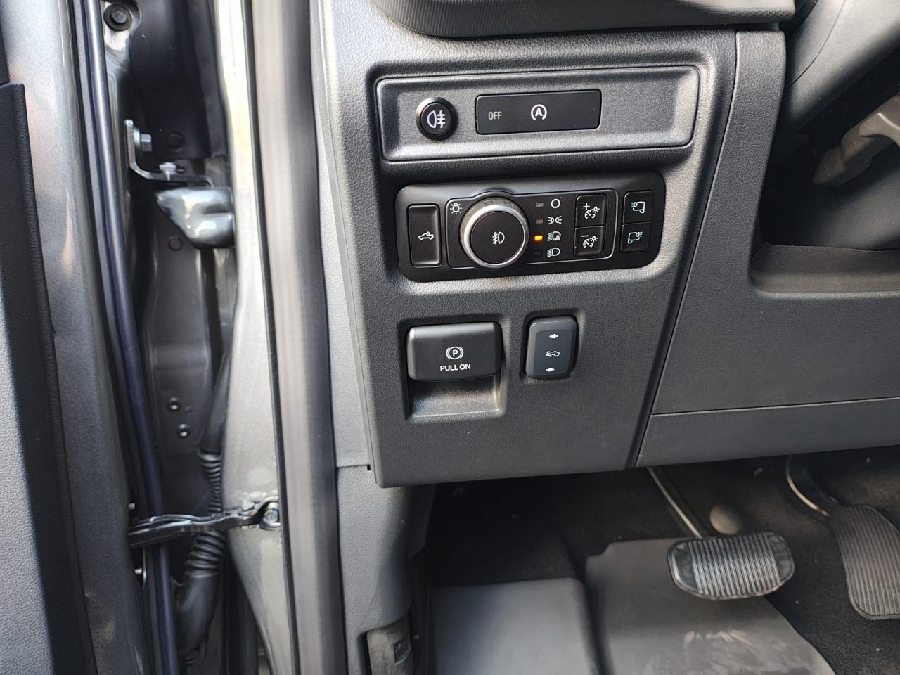 FORD F150 Supercrew LARIAT Black Package V8 5.0L