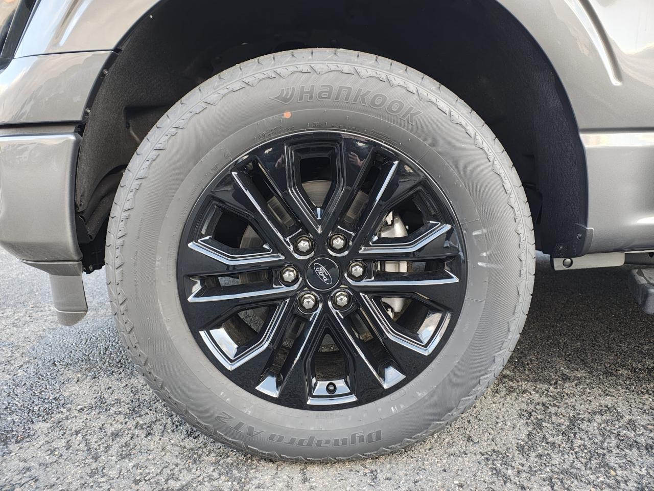 FORD F150 Supercrew LARIAT Black Package V8 5.0L