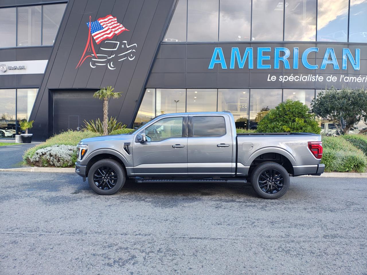 FORD F150 Supercrew LARIAT Black Package V8 5.0L