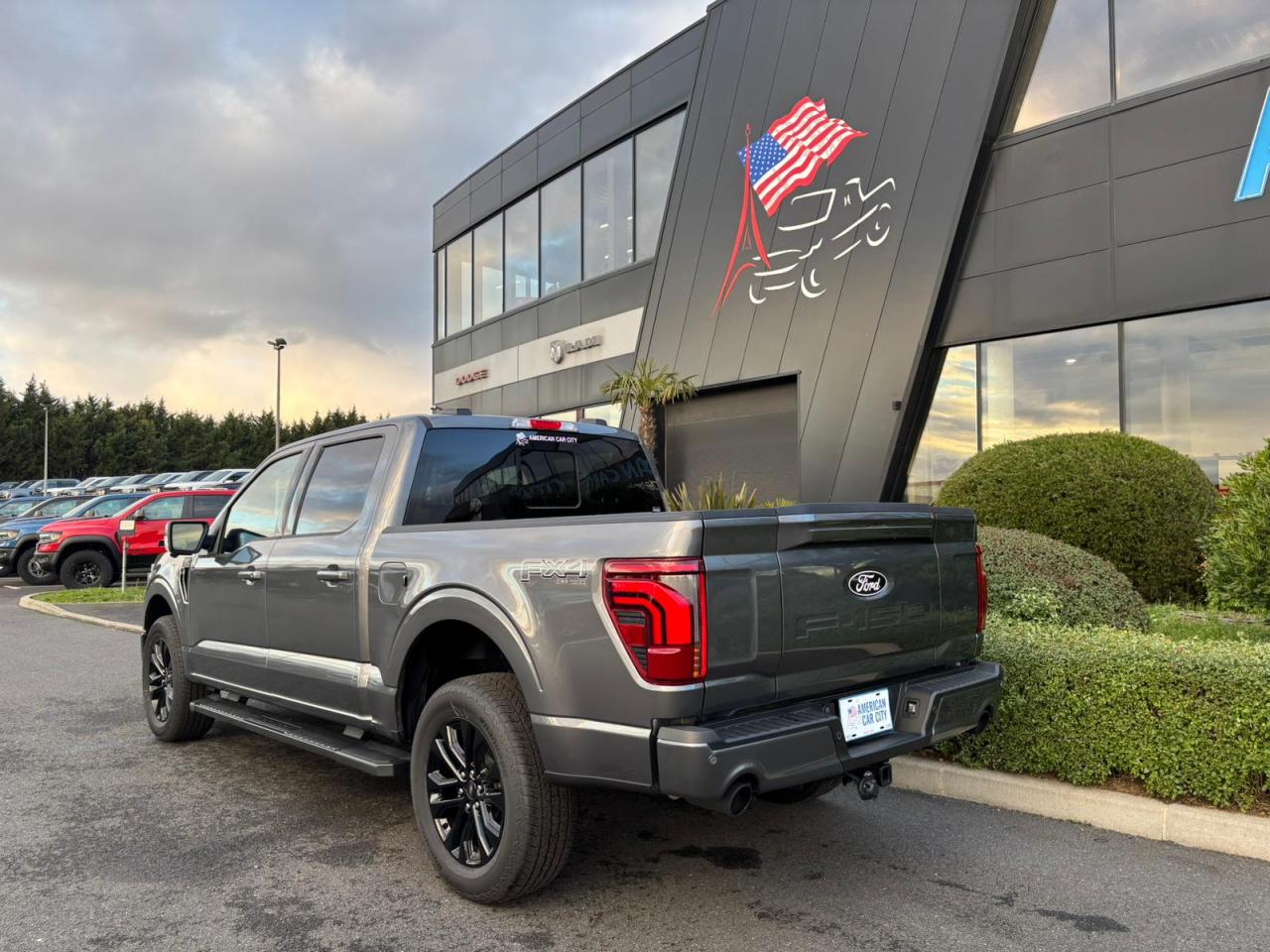 FORD F150 Supercrew LARIAT Black Package V8 5.0L