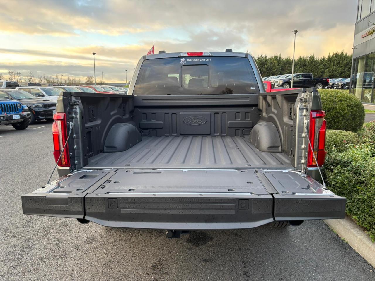 FORD F150 Supercrew LARIAT Black Package V8 5.0L
