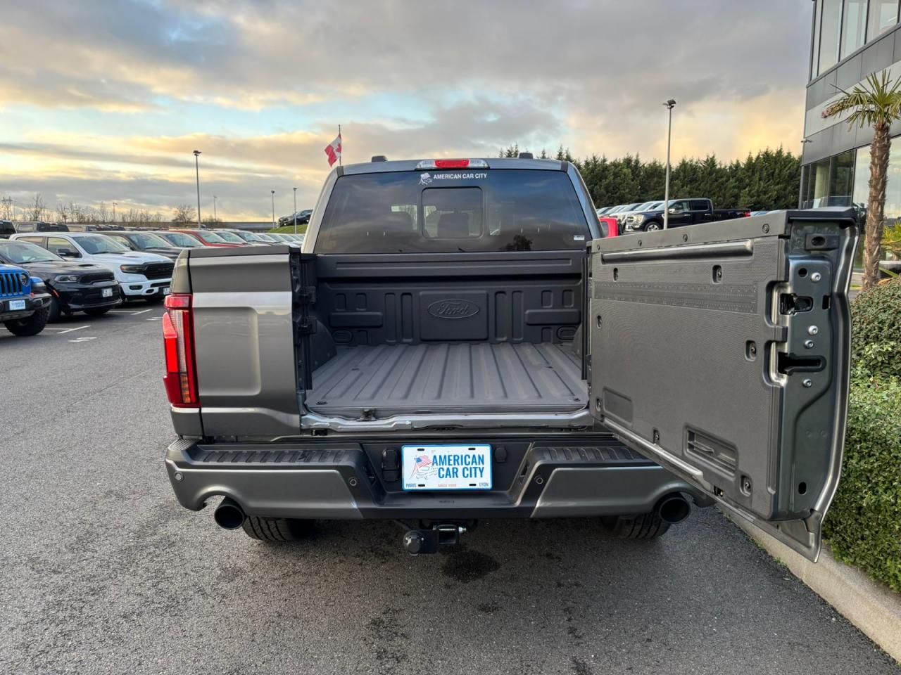 FORD F150 Supercrew LARIAT Black Package V8 5.0L