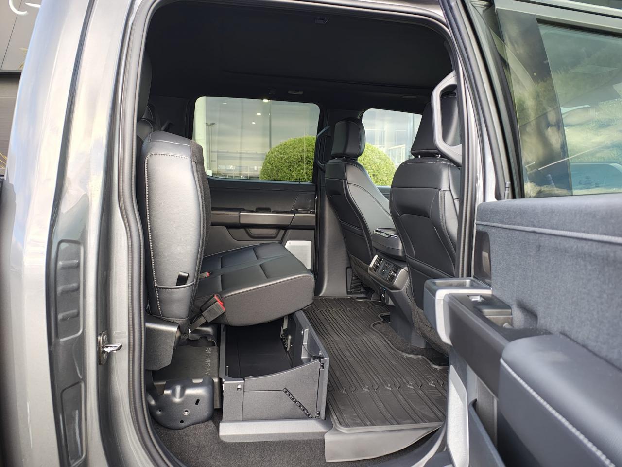 FORD F150 Supercrew LARIAT Black Package V8 5.0L