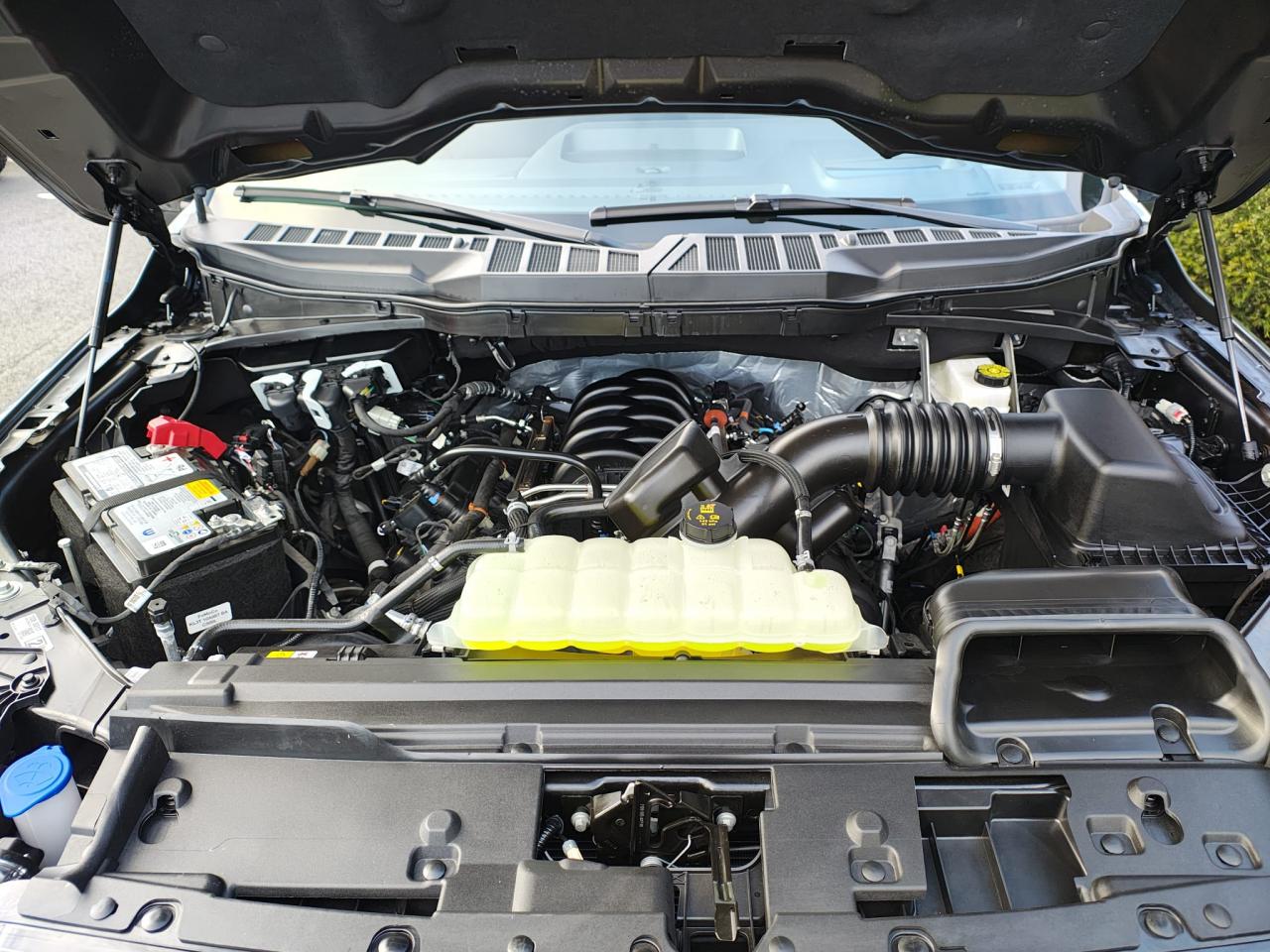 FORD F150 Supercrew LARIAT Black Package V8 5.0L