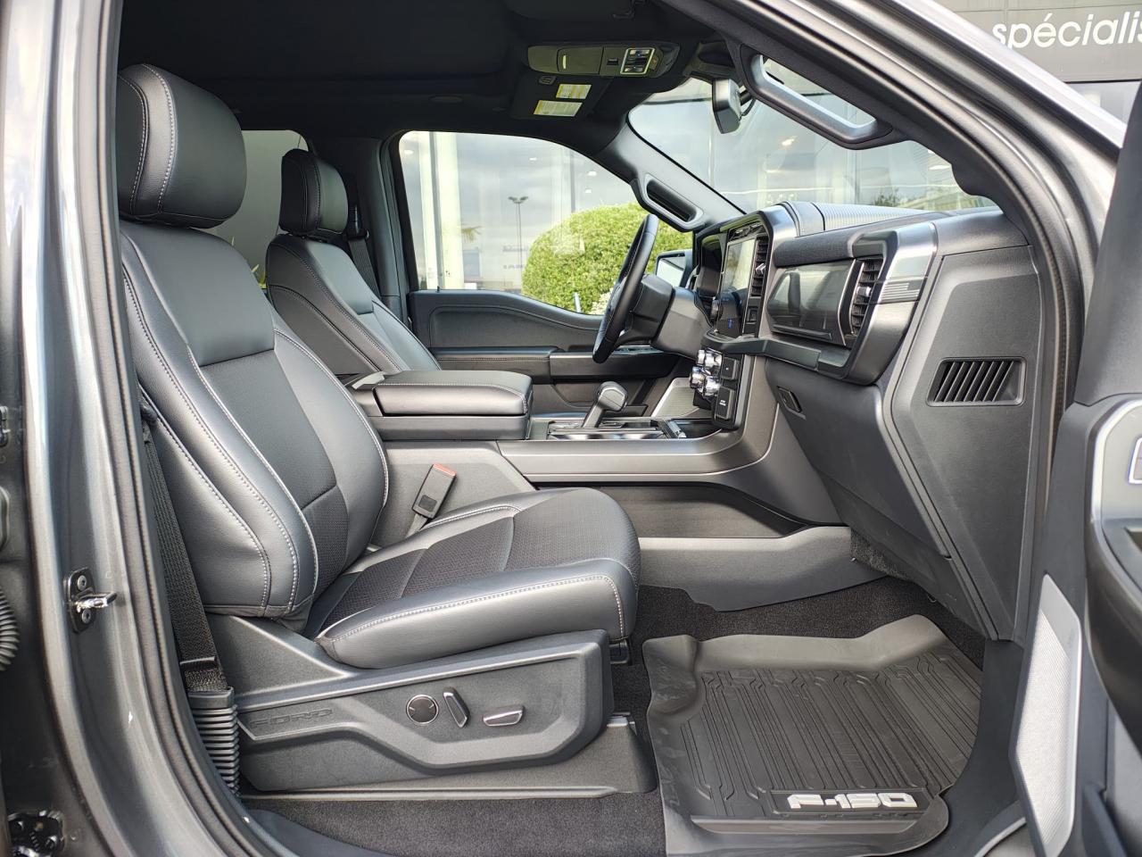 FORD F150 Supercrew LARIAT Black Package V8 5.0L
