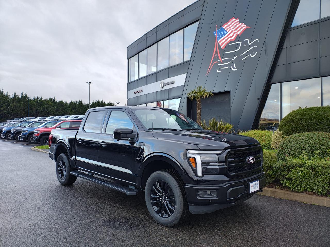 FORD F150 Supercrew LARIAT Black Package V8 5.0L