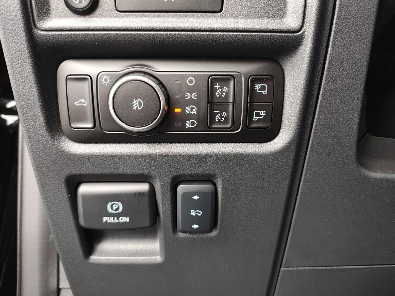 FORD F150 Supercrew LARIAT Black Package V8 5.0L