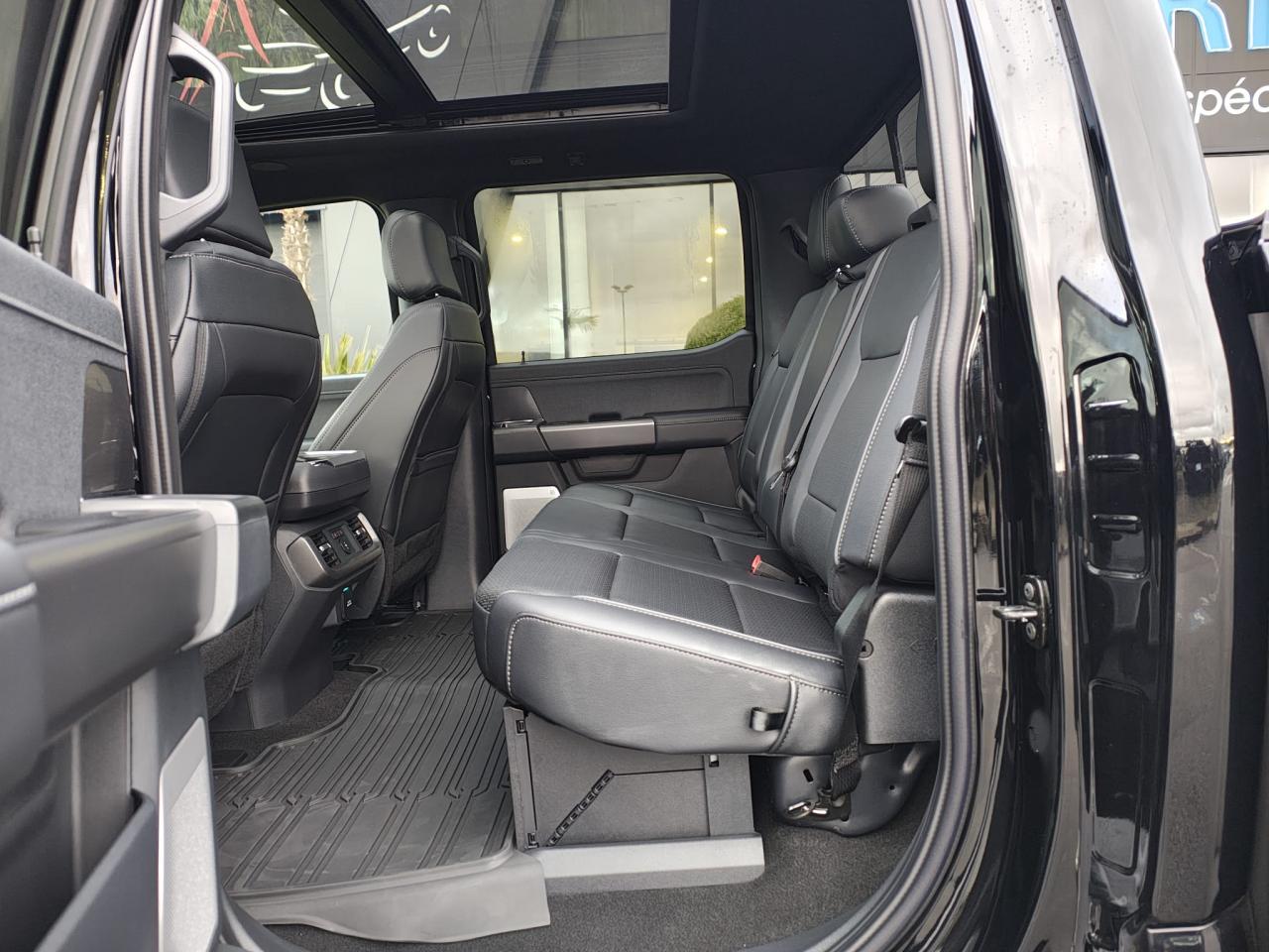 FORD F150 Supercrew LARIAT Black Package V8 5.0L