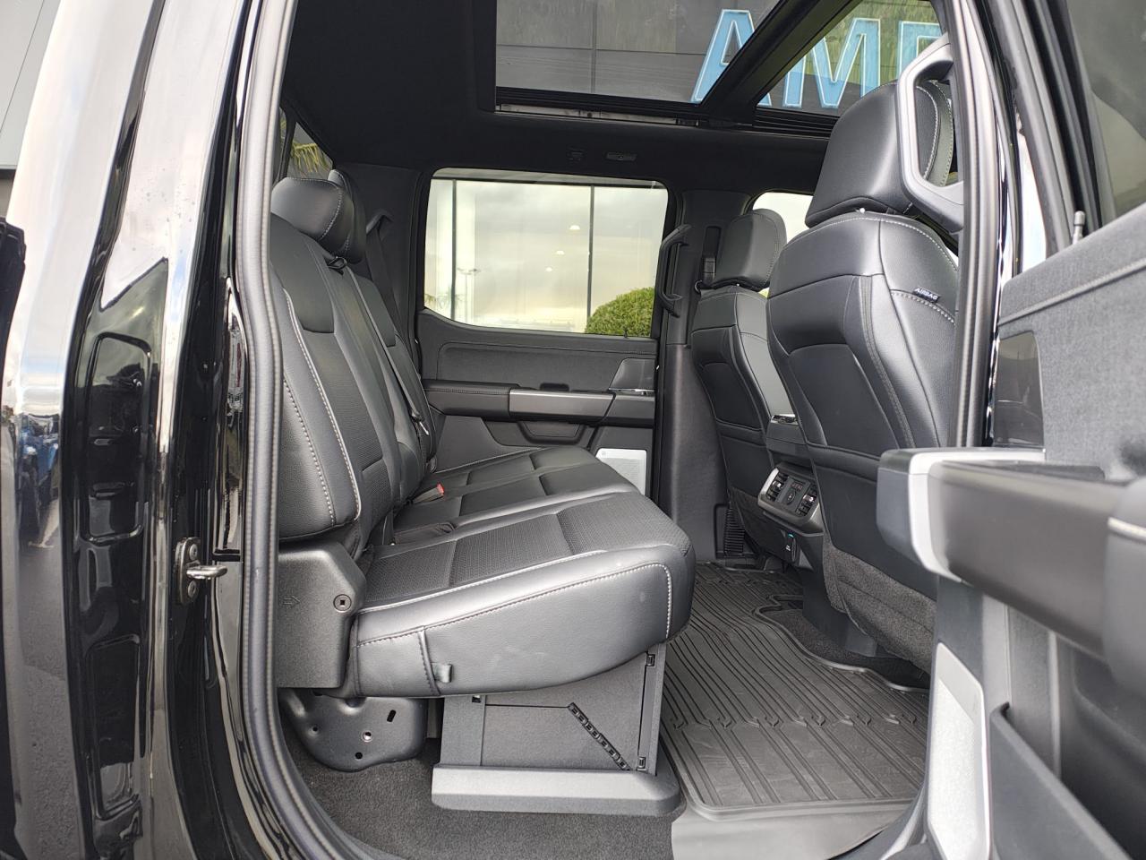 FORD F150 Supercrew LARIAT Black Package V8 5.0L