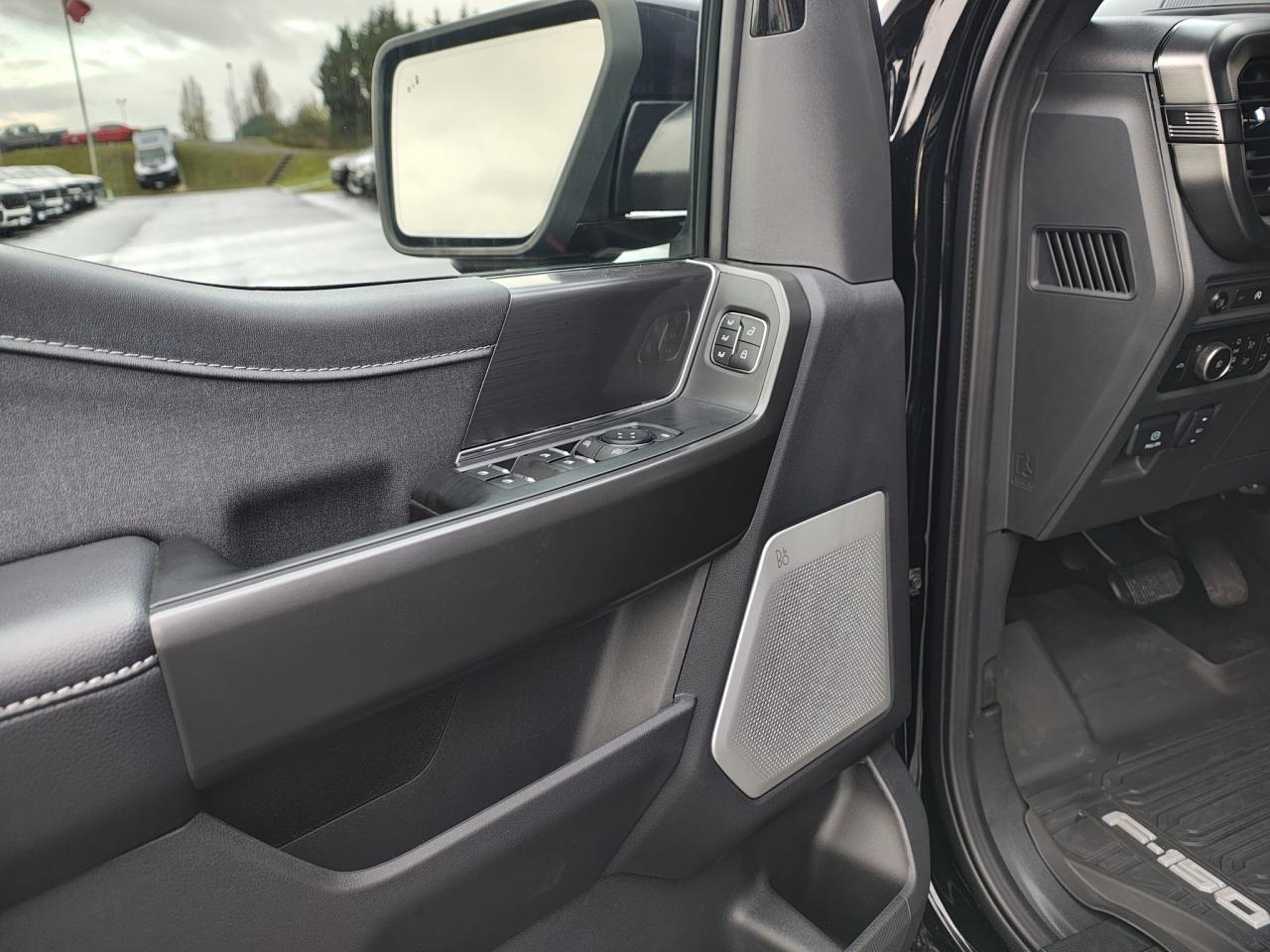FORD F150 Supercrew LARIAT Black Package V8 5.0L