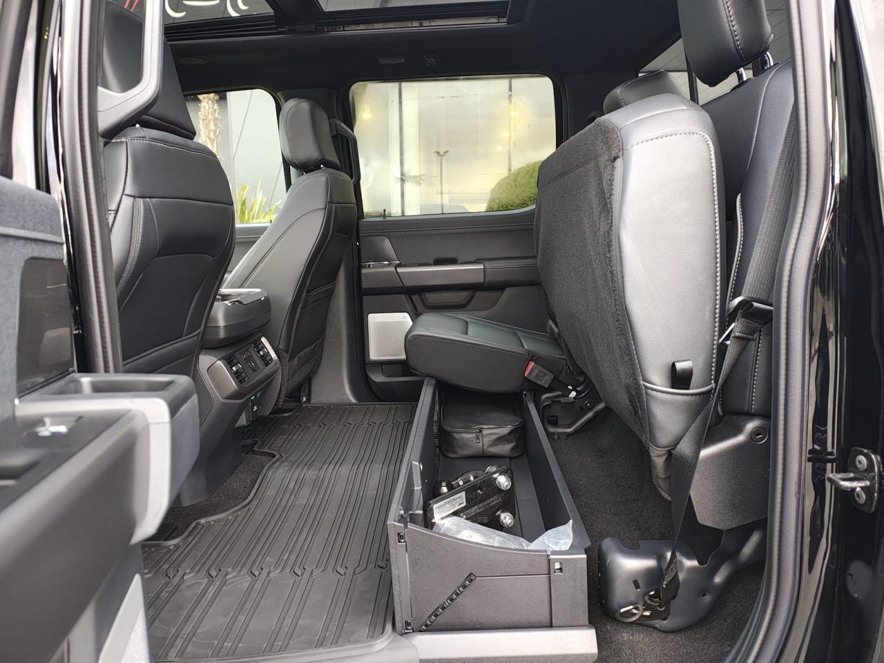 FORD F150 Supercrew LARIAT Black Package V8 5.0L